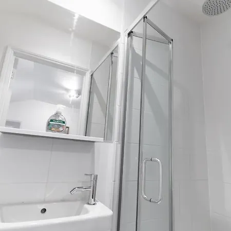 Holiday home Beautiful And Contemporary Cornish Townhouse In *