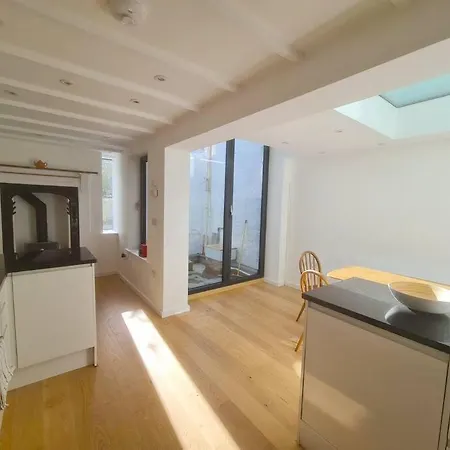 Holiday home Beautiful And Contemporary Cornish Townhouse In