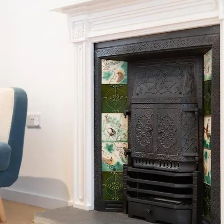 Beautiful And Contemporary Cornish Townhouse In Holiday home *