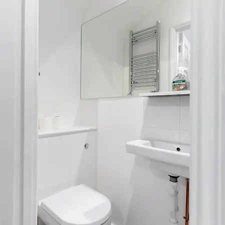 Holiday home Beautiful And Contemporary Cornish Townhouse In *
