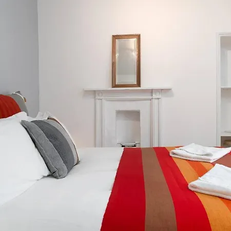 Beautiful And Contemporary Cornish Townhouse In Holiday home