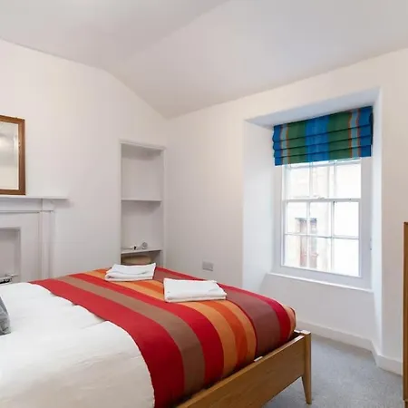 Beautiful And Contemporary Cornish Townhouse In Holiday home *