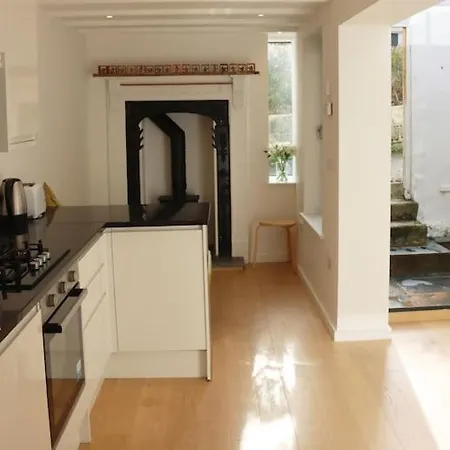Holiday home Beautiful And Contemporary Cornish Townhouse In *