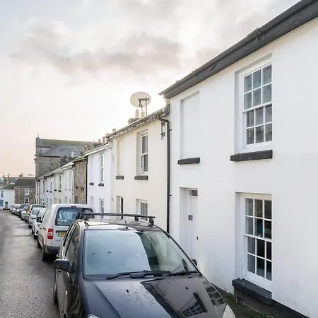 Beautiful And Contemporary Cornish Townhouse In
