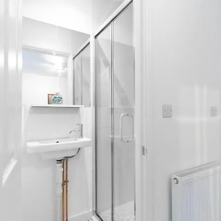 Beautiful And Contemporary Cornish Townhouse In Holiday home
