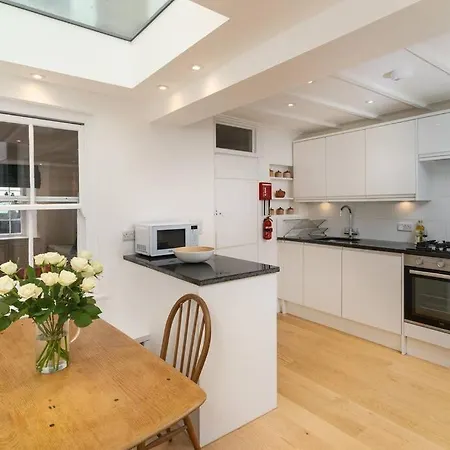 Beautiful And Contemporary Cornish Townhouse In Holiday home *